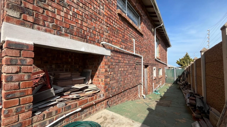 5 Bedroom Property for Sale in Wavecrest Eastern Cape